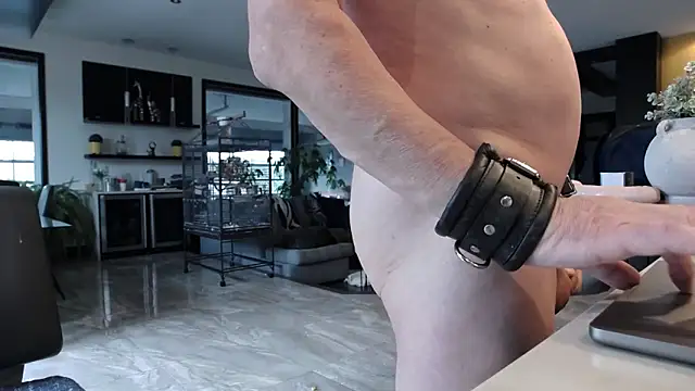 Toy-Daddy online show from December 1, 2025, 2:18 pm