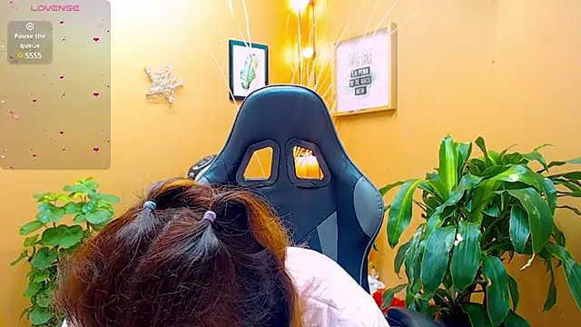 aslyhernandez 7 online show from March 17, 2025, 12:04 pm