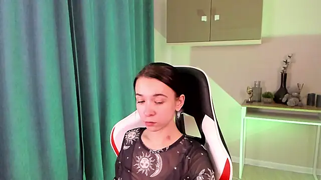 LilithStrangfor online show from December 16, 2024, 7:58 am