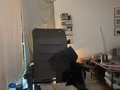 P4RtYBOII92 online show from December 21, 2025, 10:39 am