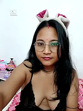 Cuterinki online show from May 5, 2026, 8:34 pm