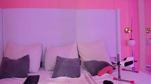 shaina vasquez online show from December 15, 2025, 3:56 am