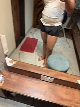 Snapshot of versatile_guy01 chatting on October 20, 2025, 7:03 pm versatile guy01 online show from October 20, 2025, 7:03 pm