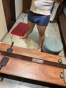 Snapshot of versatile_guy01 chatting on October 21, 2025, 5:56 pm versatile guy01 online show from October 21, 2025, 5:56 pm