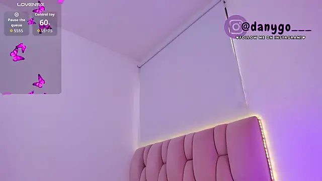 ZarianaEvanz online show from October 17, 2025, 10:22 pm