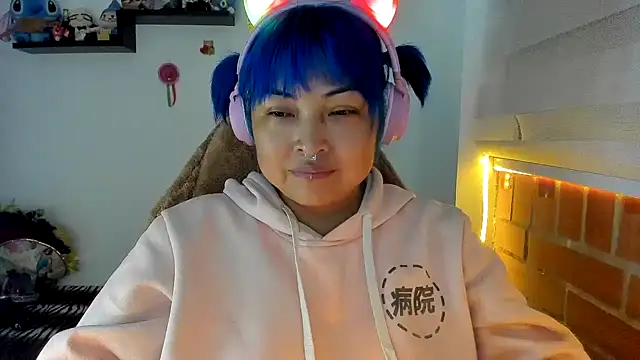 Shaddycute  online show from October 21, 2025, 10:09 pm