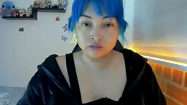 Shaddycute  online show from November 11, 2025, 2:23 pm