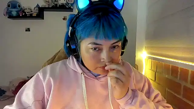 Shaddycute  online show from December 21, 2025, 12:57 am