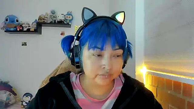 Shaddycute  online show from October 30, 2025, 1:53 pm