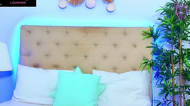 DaliyaArabian online show from September 25, 2025, 12:00 pm