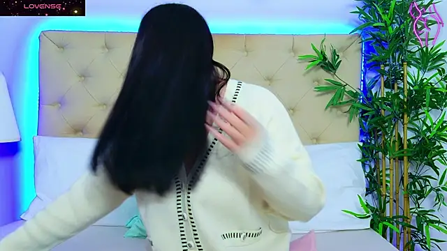 DaliyaArabian online show from November 27, 2025, 12:38 pm