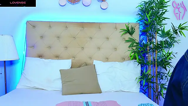 DaliyaArabian online show from September 9, 2025, 12:14 pm