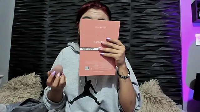 Ava jones1 online show from December 5, 2025, 1:32 pm