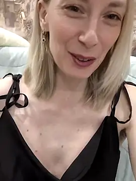 Snapshot of AvelinaLeoni chatting on November 24, 2025, 6:46 am AvelinaLeoni online show from November 24, 2025, 6:46 am