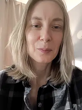 Snapshot of AvelinaLeoni chatting on November 18, 2025, 7:00 am AvelinaLeoni online show from November 18, 2025, 7:00 am