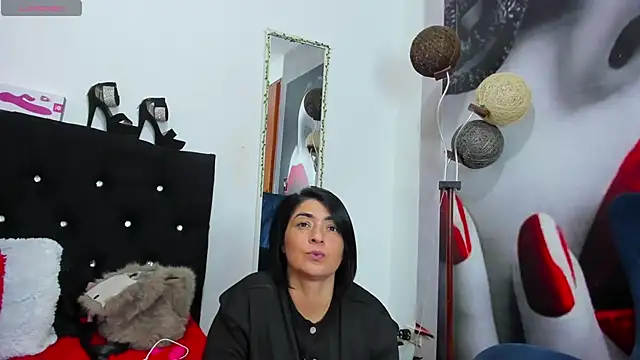 Snapshot of karenlennox1 chatting on October 7, 2025, 11:17 pm karenlennox1 online show from October 7, 2025, 11:17 pm