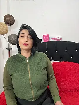 Snapshot of karenlennox1 chatting on December 21, 2025, 12:35 am karenlennox1 online show from December 21, 2025, 12:35 am