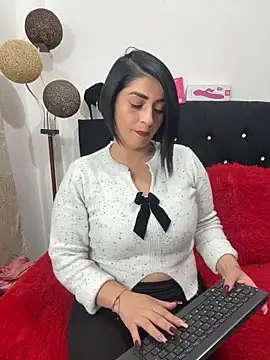 Snapshot of karenlennox1 chatting on December 20, 2025, 12:13 am karenlennox1 online show from December 20, 2025, 12:13 am