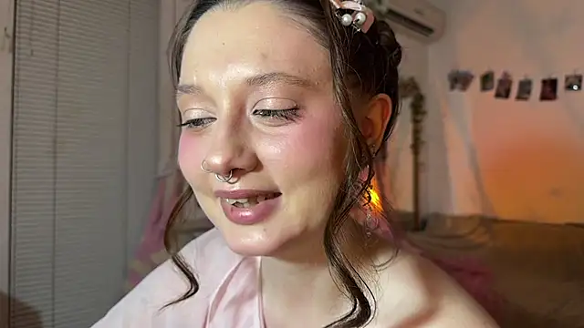 Snapshot of Jenny_darling_love chatting on July 28, 2026, 7:04 pm Jenny darling love online show from July 28, 2026, 7:04 pm