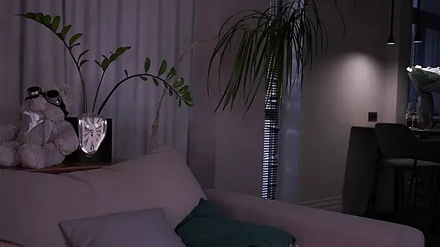 EdlinHargus online show from September 9, 2025, 1:49 am