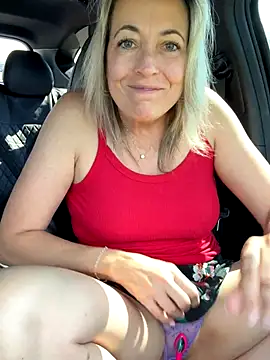 Cherry-red-xo online show from September 18, 2025, 3:59 pm