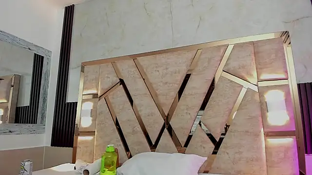 molly sweetee online show from October 19, 2025, 1:41 am