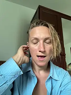 UmaTruewoman online show from May 5, 2026, 5:32 am