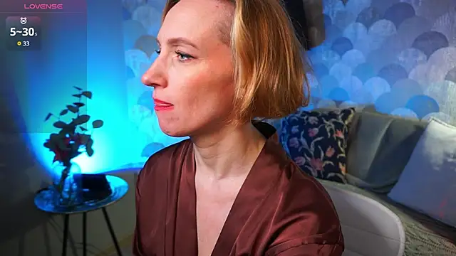 UmaTruewoman online show from October 25, 2025, 5:50 am