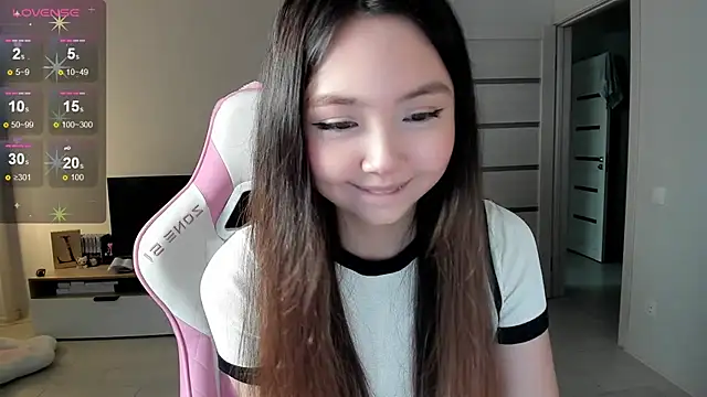 Snapshot of Fluffy_Rose chatting on March 6, 2026, 8:20 am Fluffy Rose online show from March 6, 2026, 8:20 am