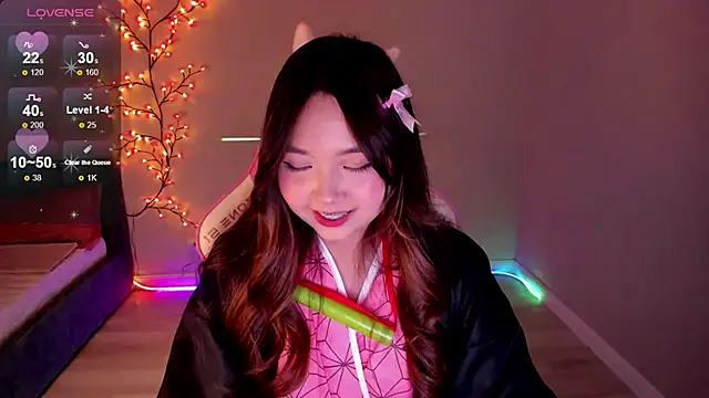 Fluffy Rose online show from October 31, 2025, 5:53 pm