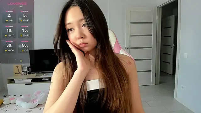 Fluffy Rose online show from April 24, 2026, 4:14 am