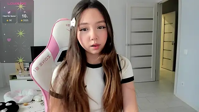 Fluffy Rose online show from May 13, 2026, 4:19 am