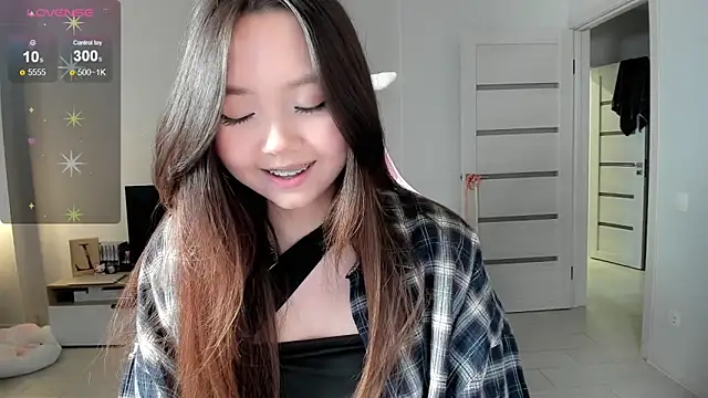 Snapshot of Fluffy_Rose chatting on February 26, 2026, 6:02 am Fluffy Rose online show from February 26, 2026, 6:02 am