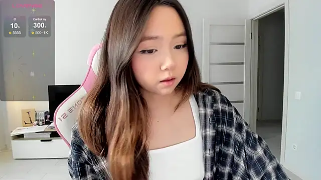 Snapshot of Fluffy_Rose chatting on March 10, 2026, 4:27 am Fluffy Rose online show from March 10, 2026, 4:27 am