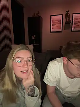 xX HotCouple Xx online show from September 25, 2025, 8:04 pm