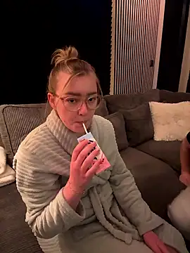 xX HotCouple Xx online show from January 14, 2026, 8:34 pm