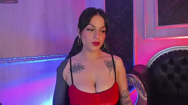 Snapshot of MeganDraco_ chatting on June 13, 2026, 12:58 pm MeganDraco online show from June 13, 2026, 12:58 pm