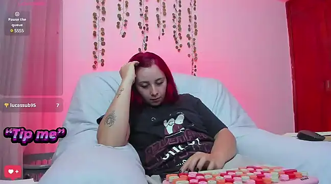 bonnie moon  online show from February 18, 2025, 10:58 pm