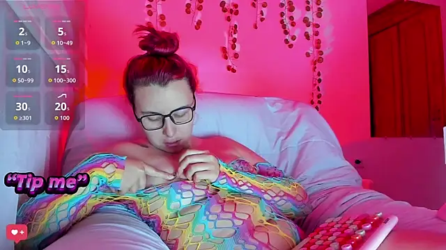 bonnie moon  online show from September 15, 2025, 12:11 am