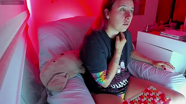 bonnie moon  online show from September 24, 2025, 5:52 pm