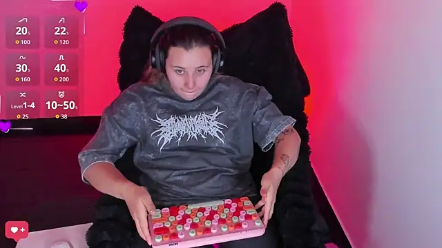 Snapshot of bonnie_moon_ chatting on February 5, 2026, 7:32 pm bonnie moon online show from February 5, 2026, 7:32 pm