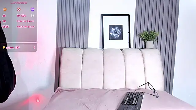 Snapshot of Kayla_stern_ chatting on March 4, 2026, 6:48 pm Kayla stern online show from March 4, 2026, 6:48 pm