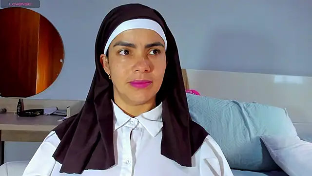 ClaraMariaMon online show from March 15, 2025, 1:40 pm