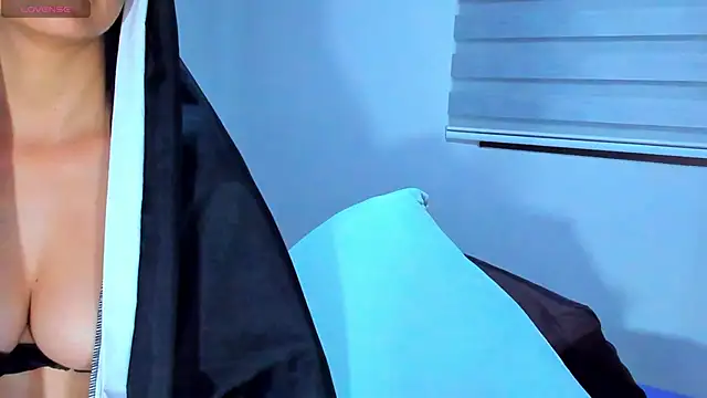 ClaraMariaMon online show from March 21, 2025, 12:07 am