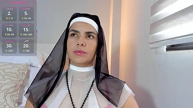 ClaraMariaMon online show from December 3, 2025, 6:18 pm