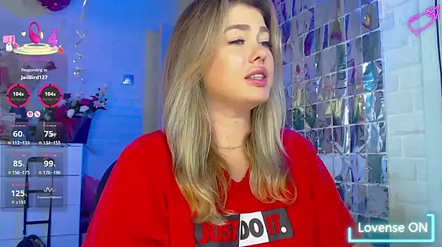 SuchCute online show from September 19, 2025, 2:37 am