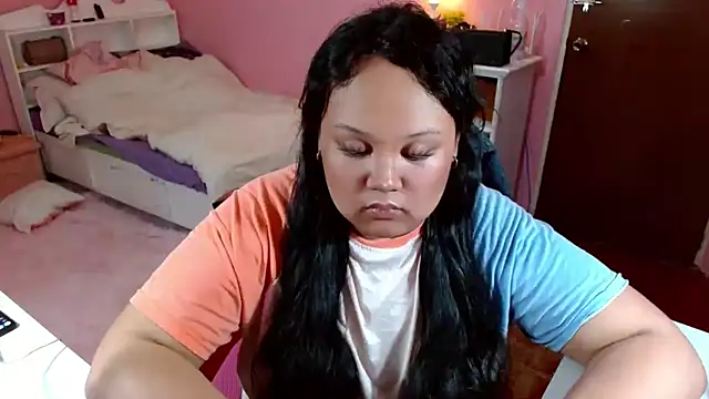 GiannaLopezSmith online show from October 8, 2025, 3:02 pm