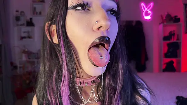 Snapshot of Marcellean chatting on March 8, 2026, 2:04 am Marcellean online show from March 8, 2026, 2:04 am