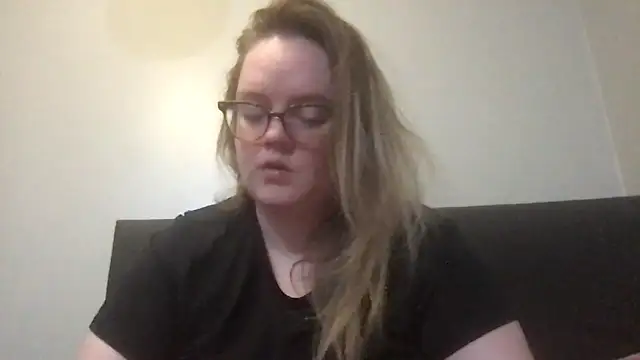 honeyyy24 online show from December 14, 2025, 5:18 pm