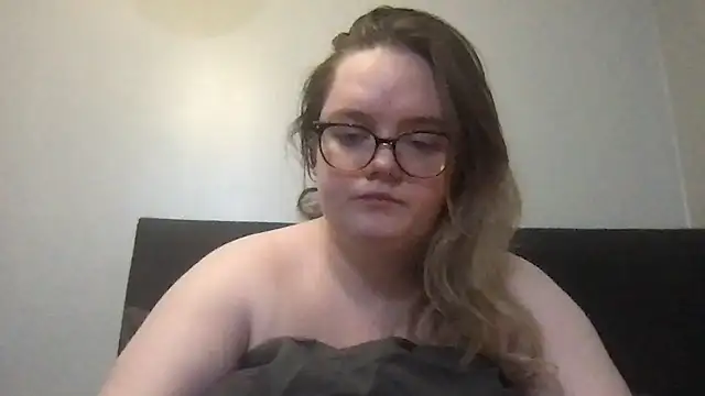 honeyyy24 online show from December 1, 2025, 3:35 pm